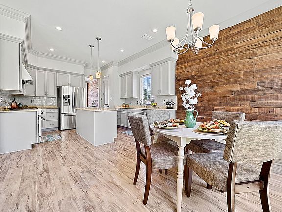 4th image of 26 Briar Hollow Dr