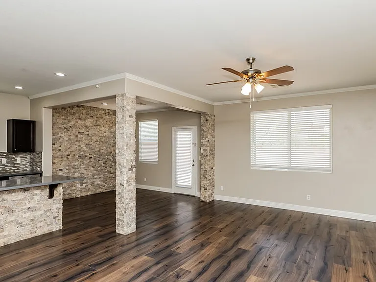 7458 Earnshaw Ave — Photo 5