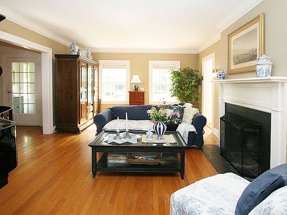 3rd image of 3 N Brookwood Dr