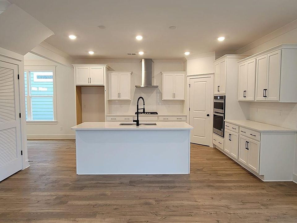 Stunning gourmet kitchen