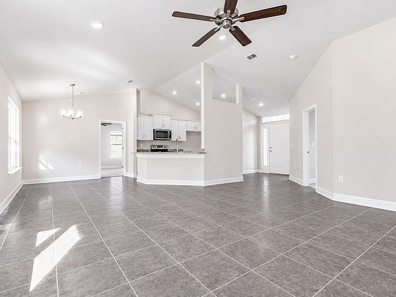 3rd image of 405 NE Airoso Boulevard
