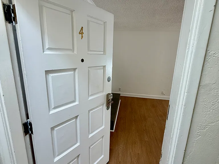 332 Culver Blvd #4 — Photo 2