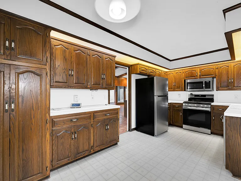 2411 S 46th St — Photo 32
