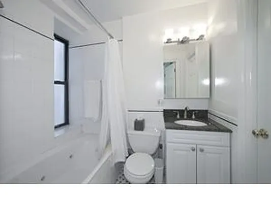 Rented by R New York | media 16