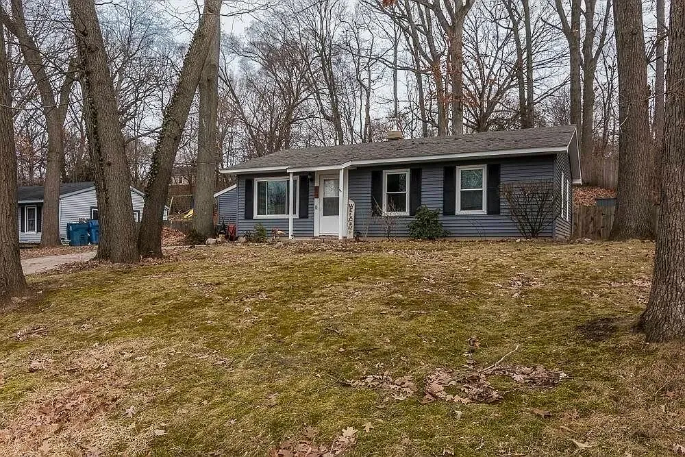 3 bed, 925 sqft, $1,600 — Photo 2