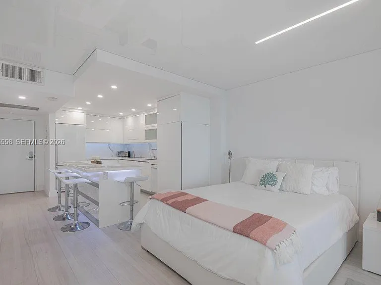 2301 Collins Ave #811 — Photo 12