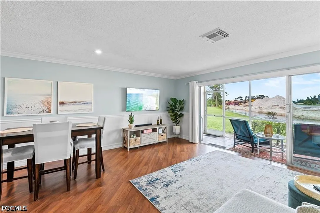 2 bed, 2.5 bath, 1119 sqft, $1,800 — Photo 3