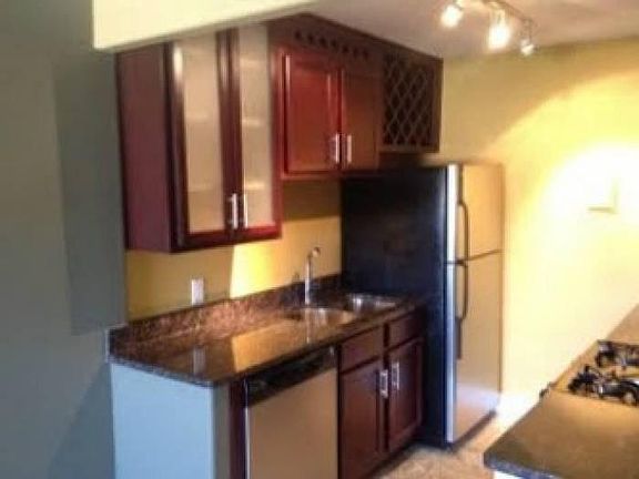 2nd image of 700 E 8th St Unit 11N