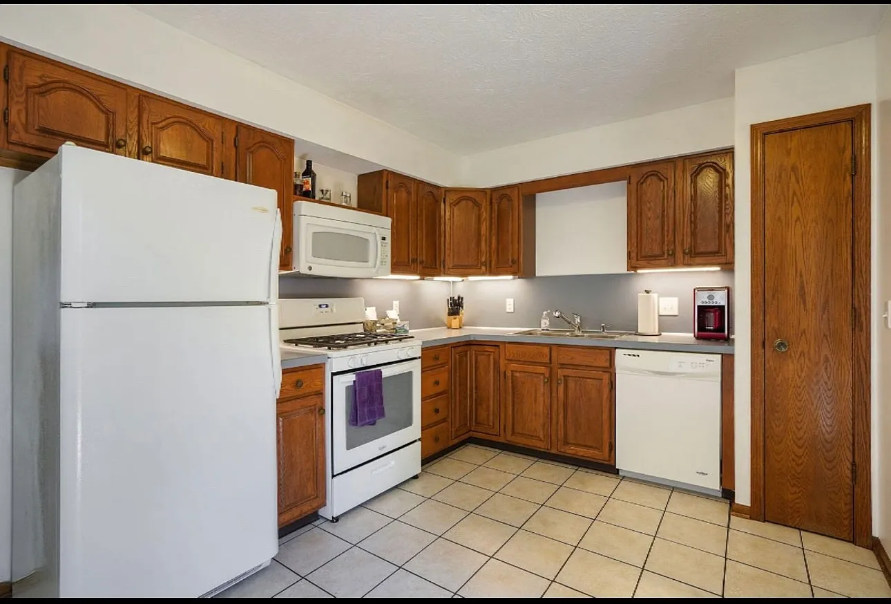 2150 Countrywood Dr SE — Photo 3