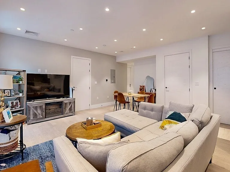 69 Walnut St #6 — Photo 2