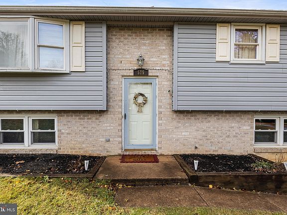 5th image of 575 Gary Dr
