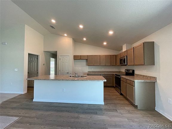 5th image of 621 W Walkertown Dr