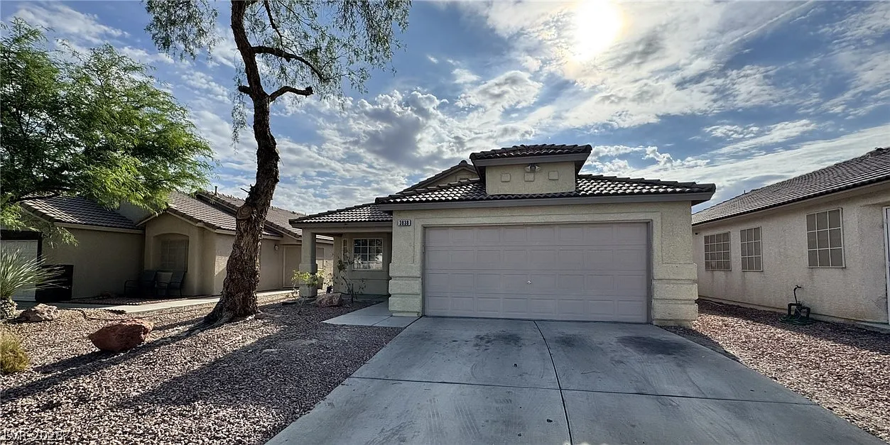 3 bed, 2.0 bath, 1150 sqft, $1,798 — Photo 1