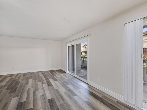3rd image of 305 Tradewinds Dr APT 7