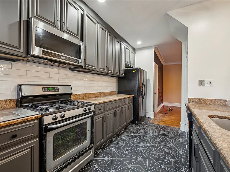 5400 Woodcrest Ave — Photo 4