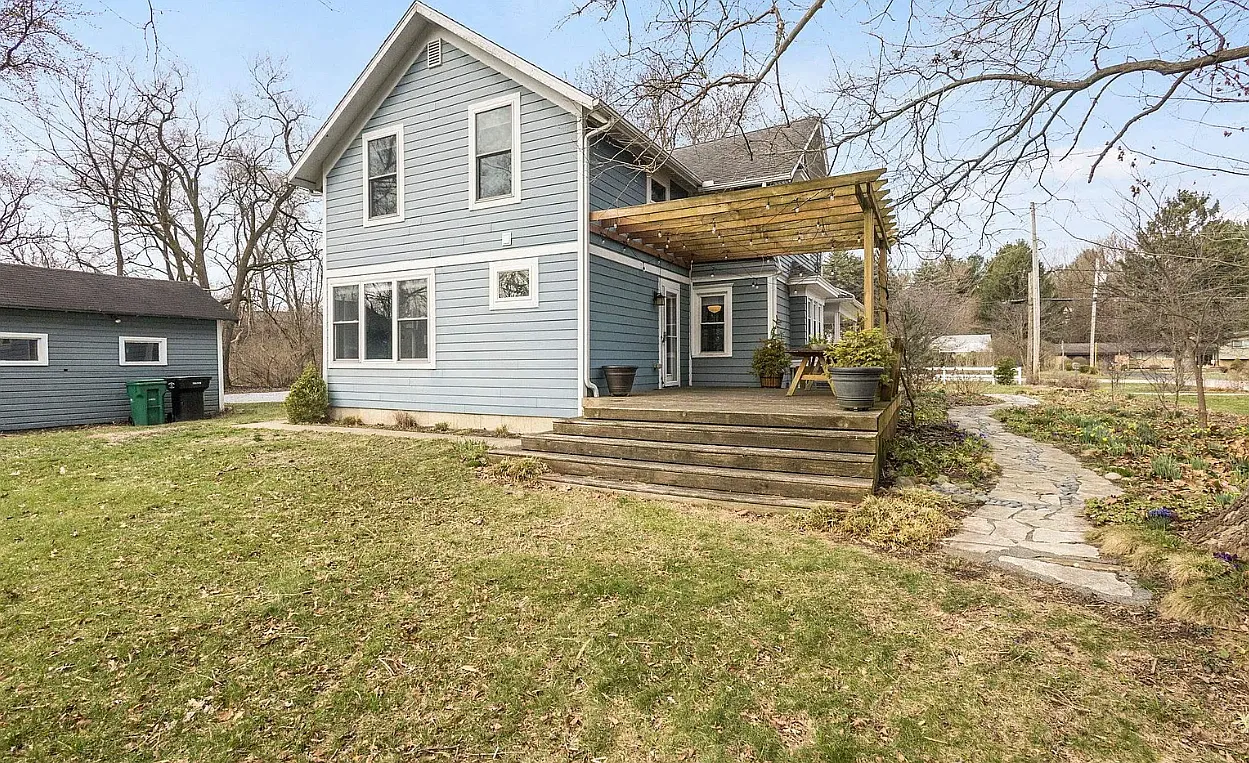 5 bed, 1975 sqft, $3,300 — Photo 3