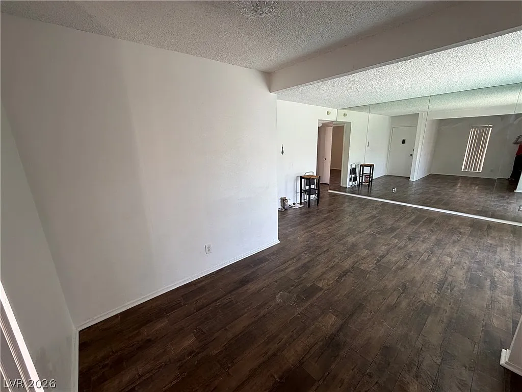 2 bed, 1.0 bath, 863 sqft, $850 — Photo 4