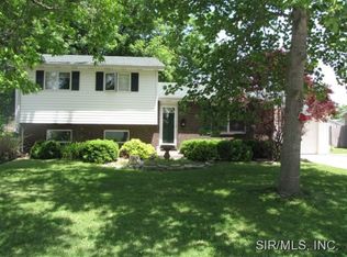 125 Rosewood Dr, Jerseyville, IL 62052