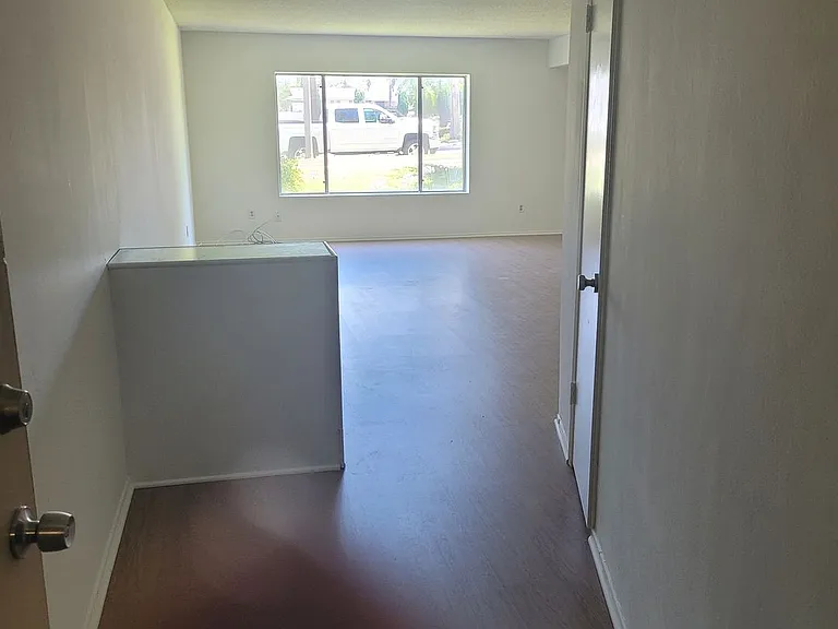 100 - Kimberly Apartments — Photo 31