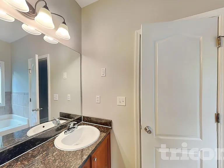 1571 English Manor Cir — Photo 10
