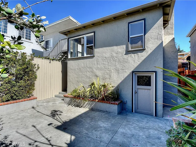 445 Bent St — Photo 6