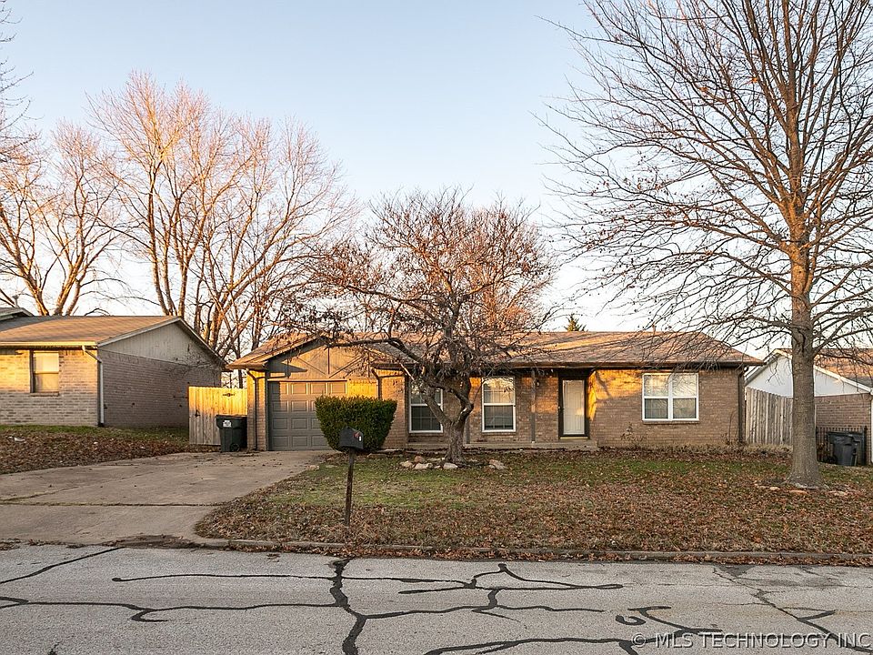 1st image of 607 W 150th St S