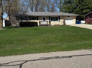 3870 S Hartford Dr, Saginaw, MI 48603