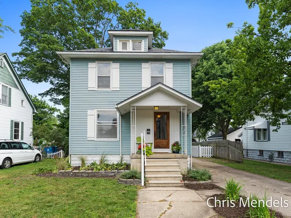 1013 Pennoyer Ave, Grand Haven, MI 49417
