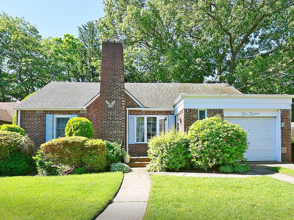 1st image of 212 Edward Ct