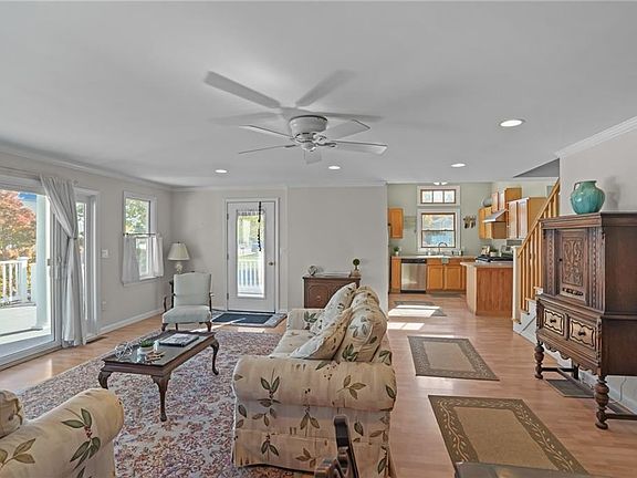 3rd image of 4 Read Ave