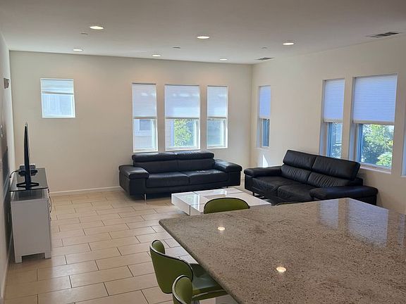 4th image of 401 S Hummingbird Ln