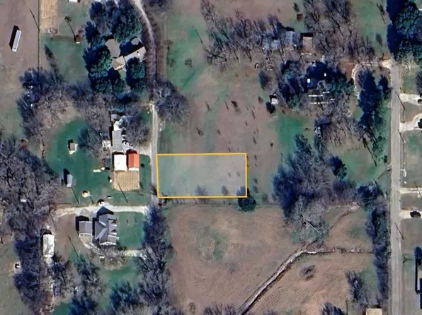 N Porch St, Tioga, TX 76271