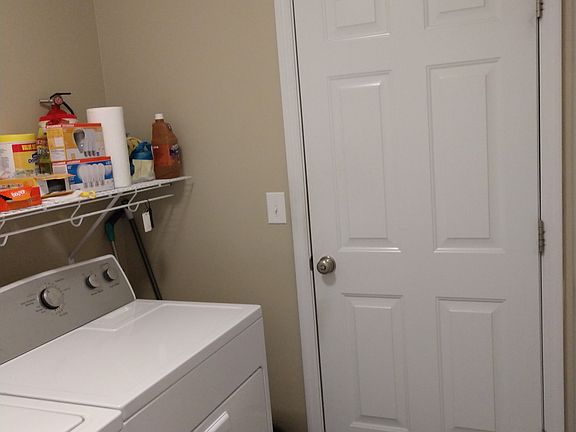 4th image of 716 Ember Crest Dr