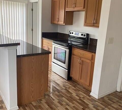 5th image of 214 Michelangelo Pl