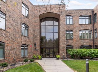 5555 Dewey Hill Rd APT 314, Edina, MN 55439