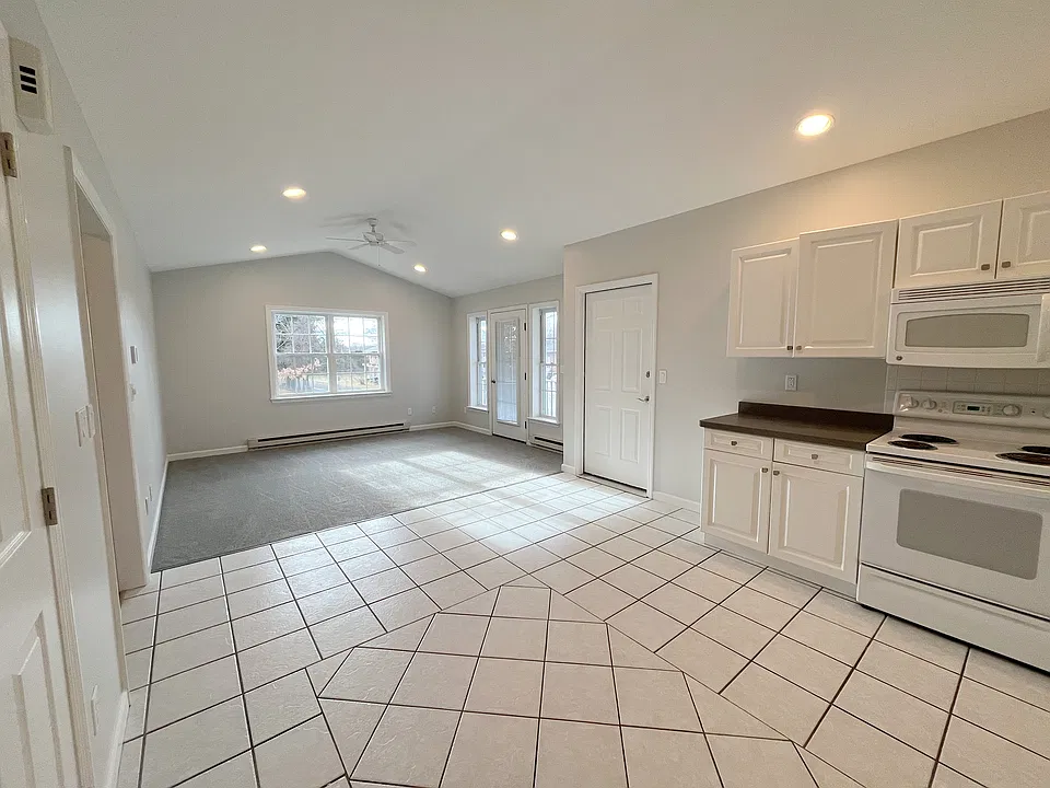 40 Monty St #4