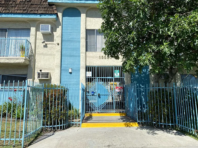 15537 Nordhoff St — Photo 14