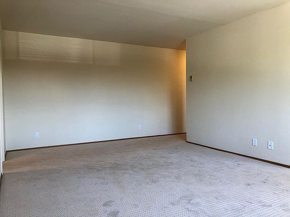 3rd image of 560 Charter St APT 7