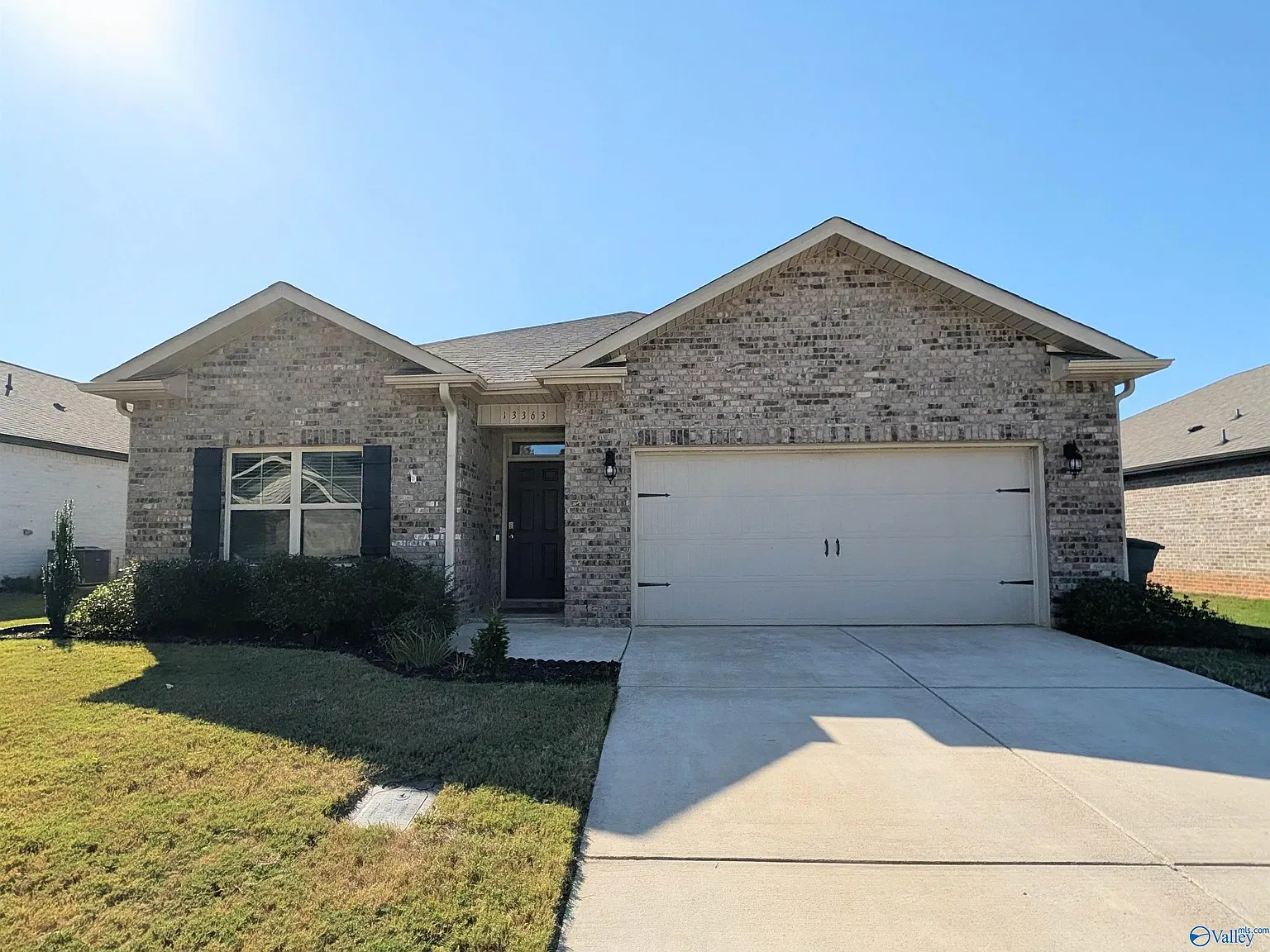 4 bed, 2.0 bath, 1884 sqft, $2,100 — Photo 1