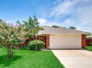 3716 Royal Valley Rd, Grand Prairie, TX 75052