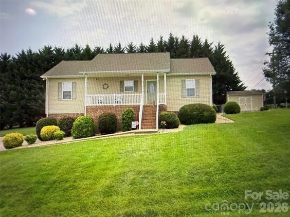 1305 Gallatin Ln, Hudson, NC 28638
