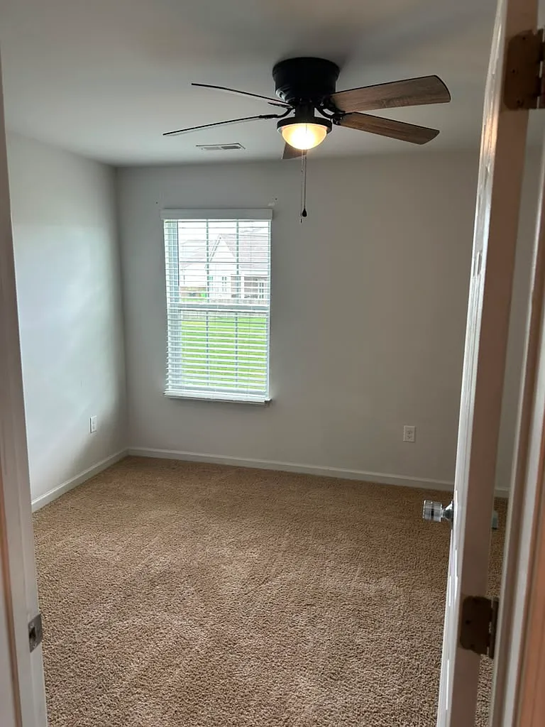 4 bed, 2.5 bath, 2231 sqft, $2,300 — Photo 2