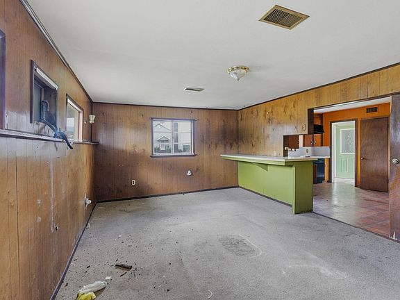 4th image of 2224 Clooney St