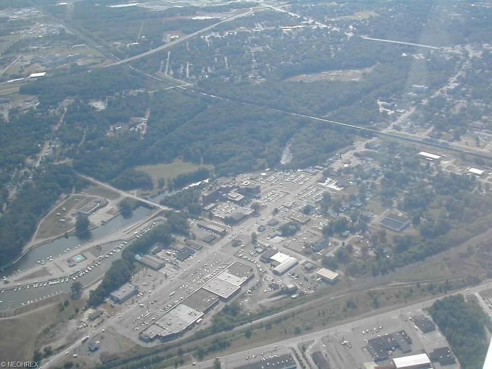 2nd image of 2057 Lake Ave