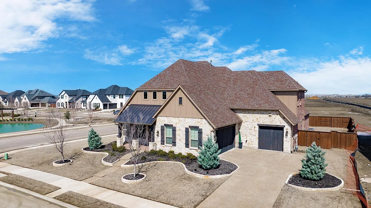 Building Photo - 1730 Caruth Dr