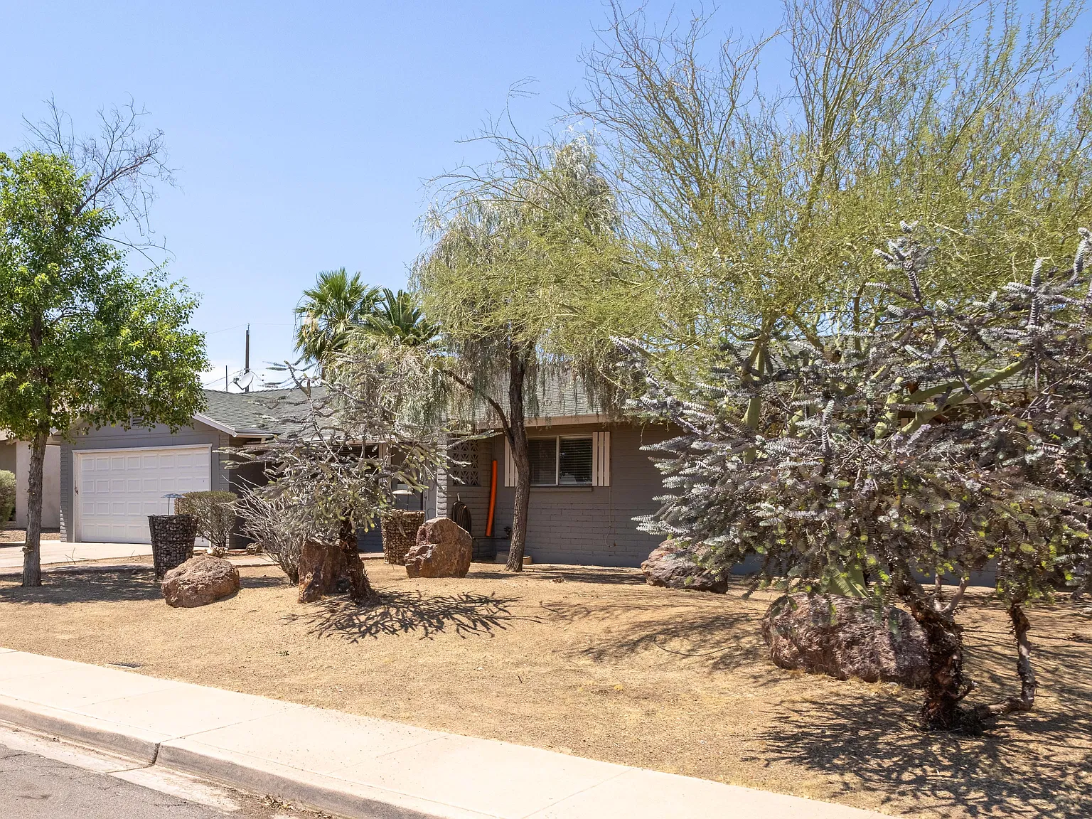 3 bed, 1462 sqft, $2,899 — Photo 2