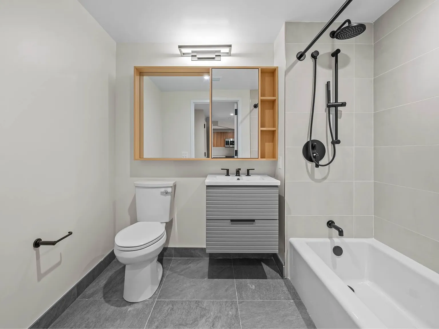2905 West 17th Street — Photo 2