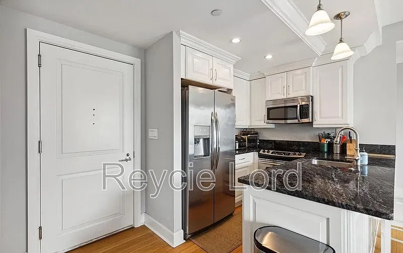 1 bed, 1.0 bath, 690 sqft, $2,050 — Photo 4