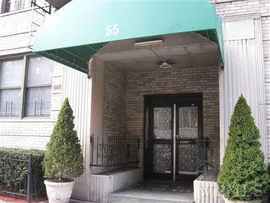 Sold by Century 21 Metro-Star | media 4