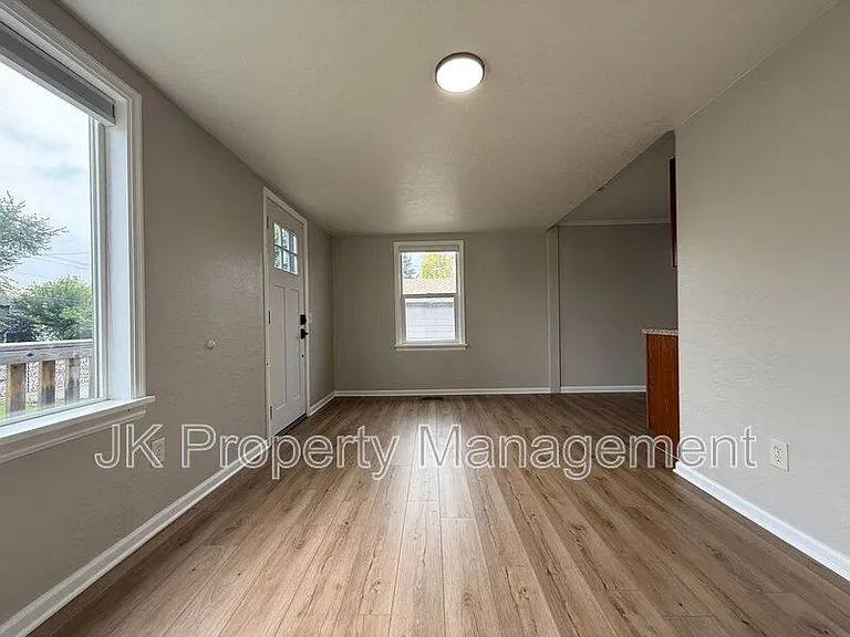 1716 6th St NW #1 — Photo 5
